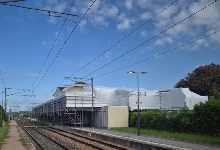Chantier déplombage charpente d’une gare ferroviaire